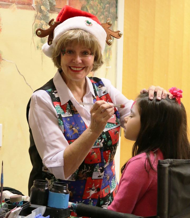 HolidayOpenHouse_curley sue face painting IMG_6198